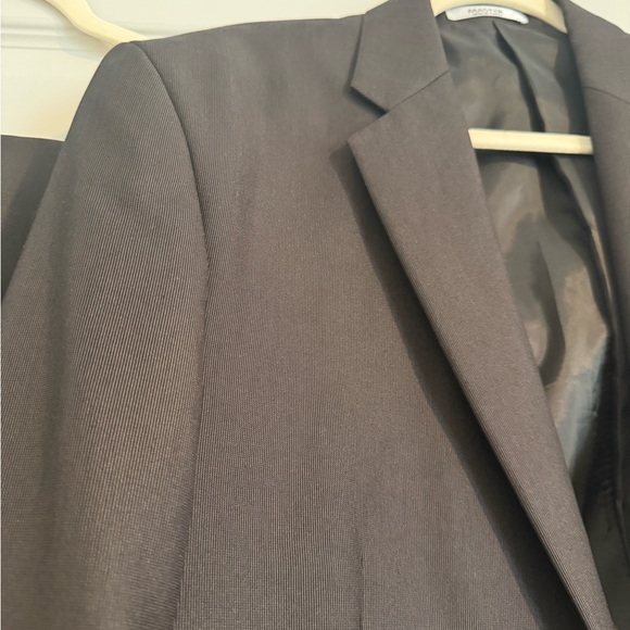 Men suit - Picture 2 of 16